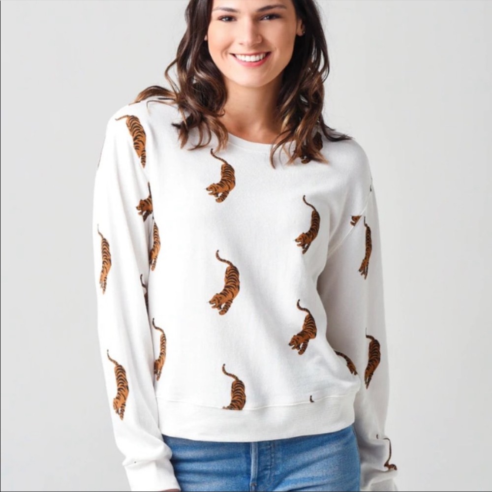 Monrow white sweatshirt with leopards (size L)